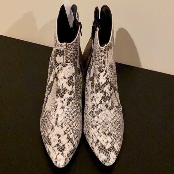 Gabriela SnakeSkin Effect Short Boots! - Picture 4 of 7